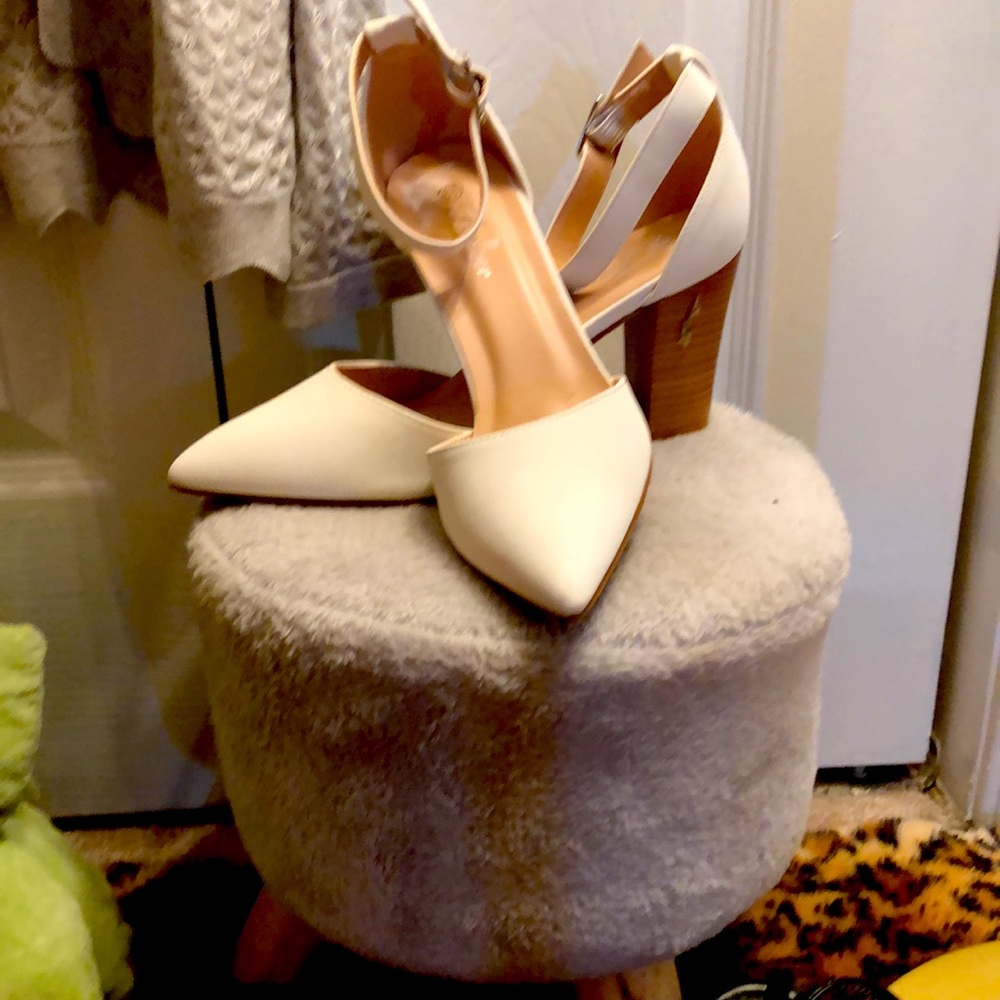 NWOT 6.5 cream heels